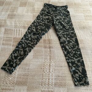 Yummie Tummie Camo Compression Leggings
